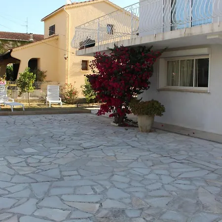 Apartament Inaya *