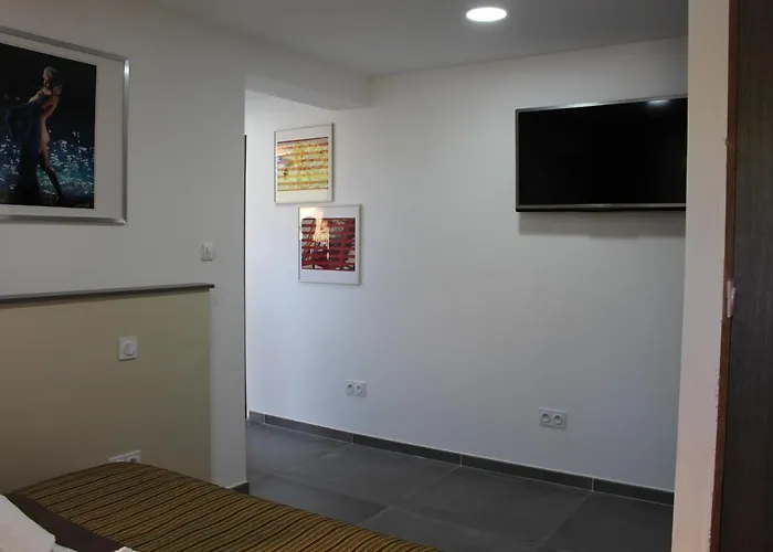 Inaya * 锡富尔勒普拉日