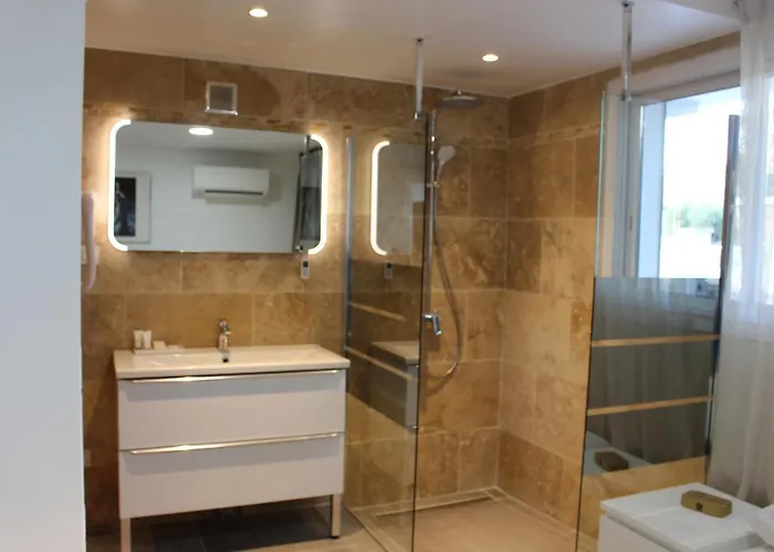 Inaya * 锡富尔勒普拉日