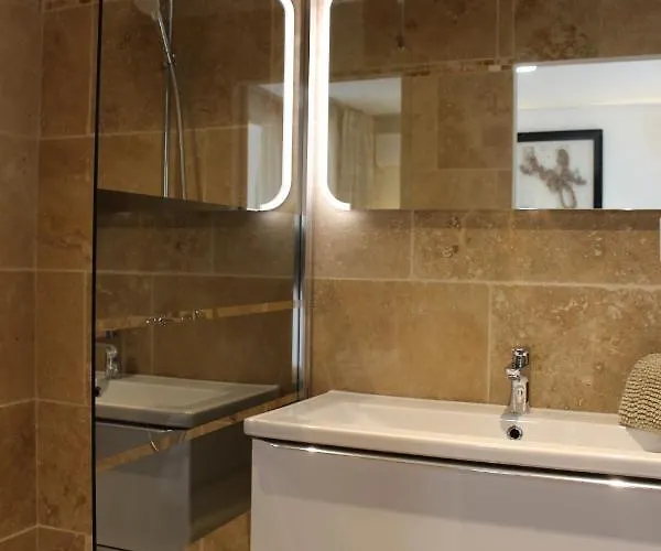 Inaya 锡富尔勒普拉日